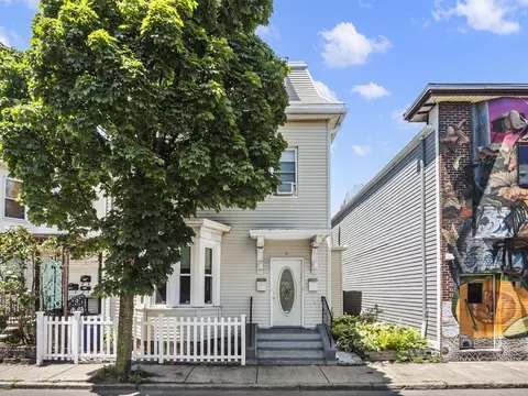 4 George St #1, Somerville, MA 02145
