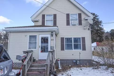 22 Pleasant St, Groveland, MA 01834