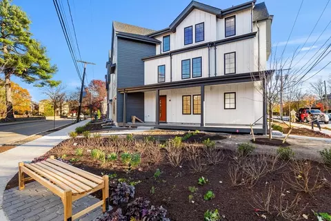 8 Elm St #8, Newton, MA 02465