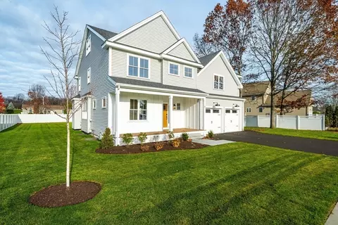 8 Callahan Dr, Woburn, MA 01801