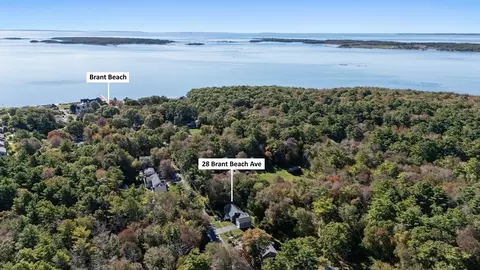 28 Brant Beach Ave, Mattapoisett, MA 02739