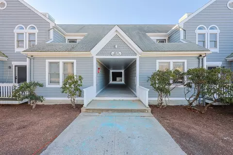 43 Fairway Ln #43, Blackstone, MA 01504