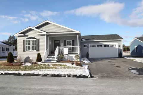 96 Sycamore Ln, Taunton, MA 02780