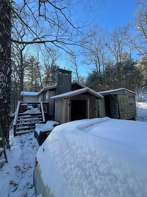207 Shoreline Dr, West Brookfield, MA 01585