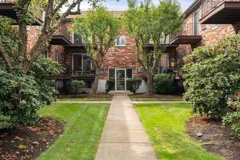 21 Westgate Rd #6, Chestnut Hill, MA 02467