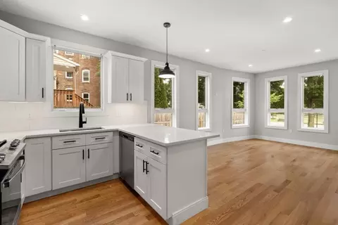 123-125 Centre St #TH7, Boston, MA 02124