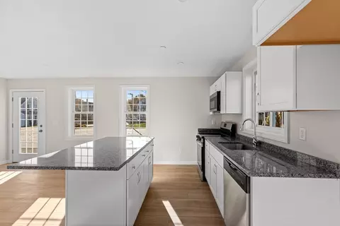 393 Court St #3, Plymouth, MA 02360