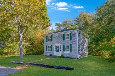 11 Captains Ln, Mattapoisett, MA 02739
