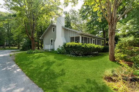 8 Captains Ln, Mattapoisett, MA 02739