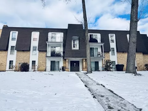 8 Shadowbrook Ln #41, Milford, MA 01757