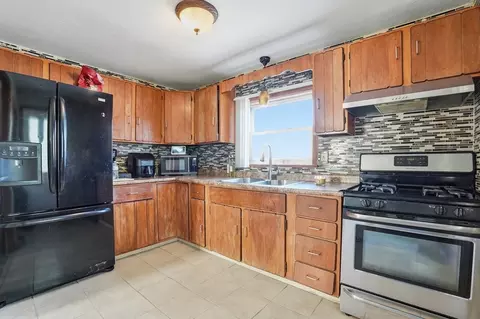 364 Tecumseh St, Fall River, MA 02721 photo 6