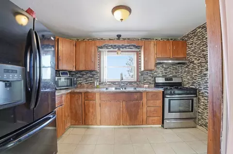 364 Tecumseh St, Fall River, MA 02721 photo 7