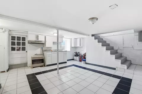 364 Tecumseh St, Fall River, MA 02721 photo 25
