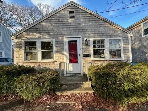 70 Cypress St, Teaticket, MA 02536