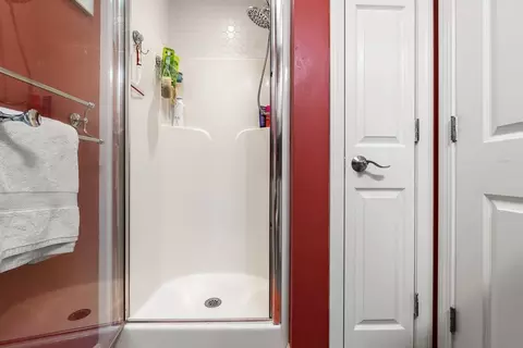 Bath - 27 Folger Ave, Beverly, MA 01915 photo 3 of 5