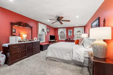 Bedroom - 27 Folger Ave, Beverly, MA 01915 photo 2 of 6