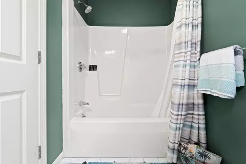 Bath - 27 Folger Ave, Beverly, MA 01915 photo 5 of 5