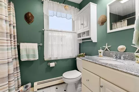 Bath - 27 Folger Ave, Beverly, MA 01915 photo 4 of 5