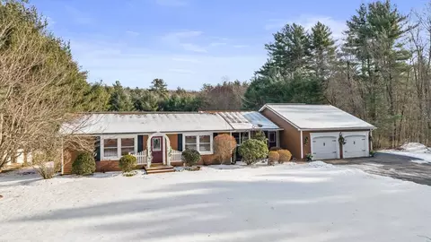 69 Farquhar Rd, Sturbridge, MA 01566