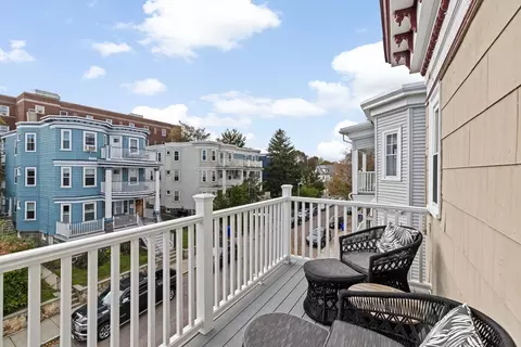 108 King St #THREE, Boston, MA 02122