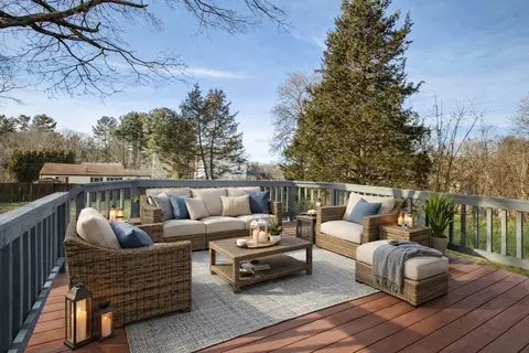 Exterior - 38 Conlyn Ave, Franklin, MA 02038 photo 5 of 10
