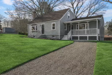 Exterior - 38 Conlyn Ave, Franklin, MA 02038 photo 2 of 10