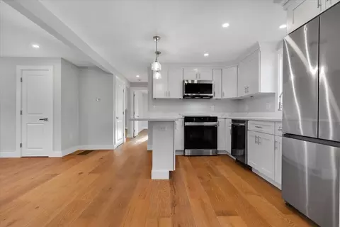Entry Way - 38 Conlyn Ave, Franklin, MA 02038 photo 2 of 2