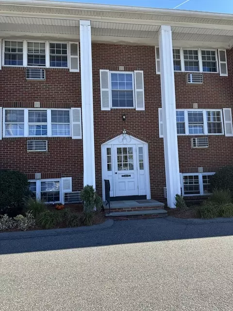 98 Main St #G2, Stoneham, MA 02180