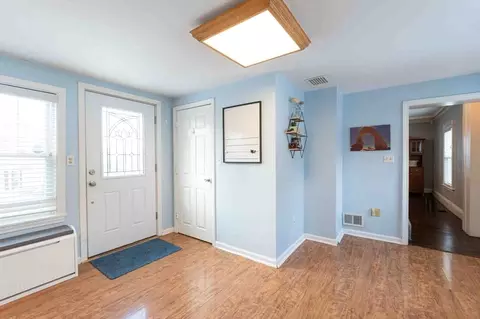 Entry Way - 6 Monroe Ct, Gloucester, MA 01930 photo 1 of 8