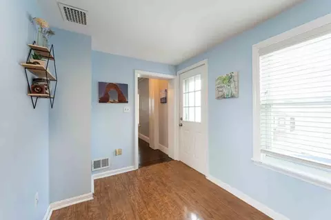 Entry Way - 6 Monroe Ct, Gloucester, MA 01930 photo 3 of 8