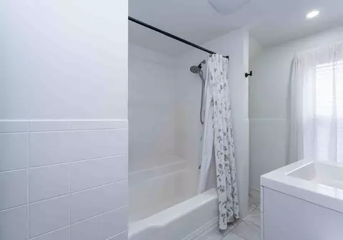 Bath - 6 Monroe Ct, Gloucester, MA 01930 photo 3 of 3