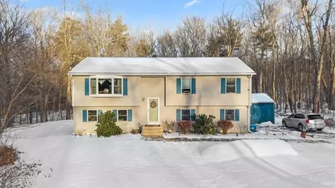 34 Lyman Barnes Rd, Brimfield, MA 01010