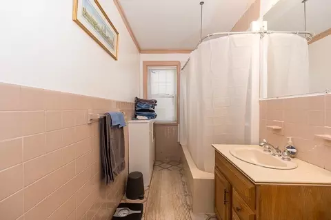 Bath - 7 Wabash Ave, Worcester, MA 01604 photo 1 of 1