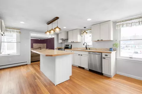 Kitchen - 11 Central St, Georgetown, MA 01833 photo 3 of 5
