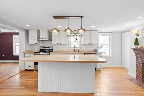 Kitchen - 11 Central St, Georgetown, MA 01833 photo 5 of 5