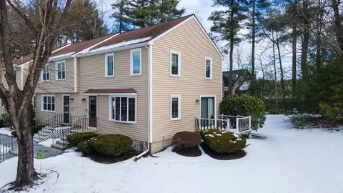 201 Cardinal Ln #201, Tyngsborough, MA 01879