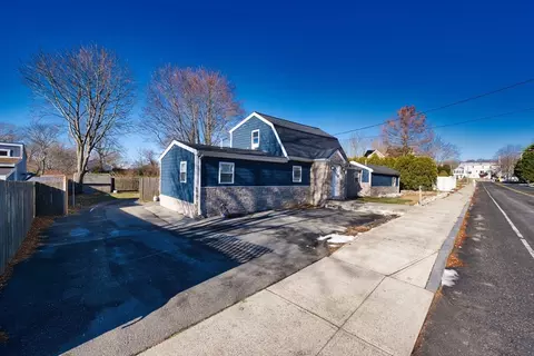 2106 Meridian St, Fall River, MA 02720 photo 2