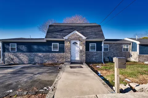2106 Meridian St, Fall River, MA 02720 photo 3