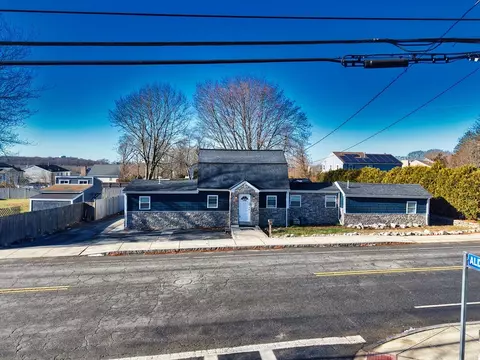 2106 Meridian St, Fall River, MA 02720