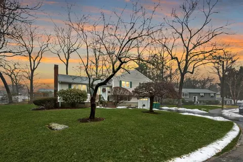 43 Westover Pkwy, Norwood, MA 02062