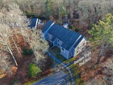 40 Woodrise Rd #40, Falmouth, MA 02540