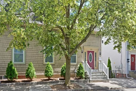 125 Heath St, Somerville, MA 02145