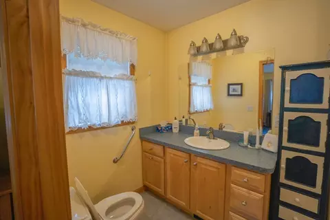 Bath - 10 Pine Lake Dr, Wareham, MA 02571 photo 1 of 2