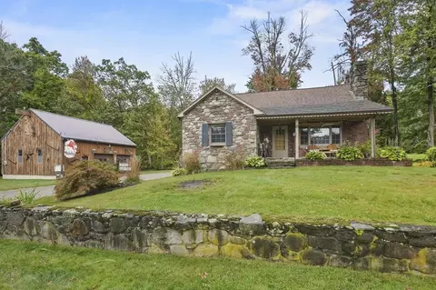 8 Beach Rd, Shrewsbury, MA 01545