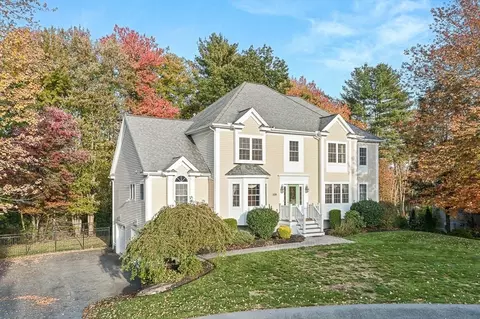 109 Meadow Creek Dr, Dracut, MA 01826