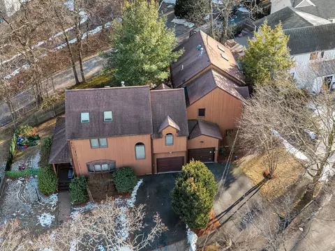 16 Carthay Cir #16, Newton, MA 02461