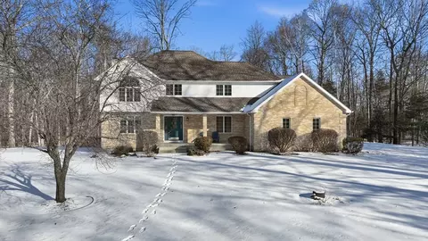 37 Wyndermere Pl, Ludlow, MA 01056
