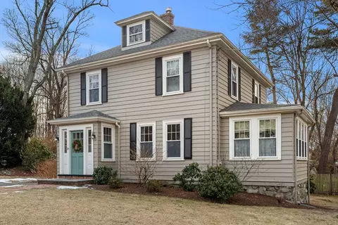 24 Gladstone St, Wakefield, MA 01880