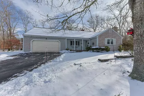 18 Six Penny Ln, Dennis, MA 02638