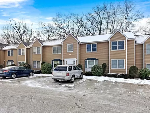 306 Aiken Ave #16, Lowell, MA 01850